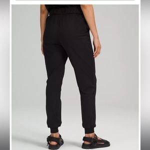 Gently used size 6 black Lululemon Stretch High-Rise Jogger pants